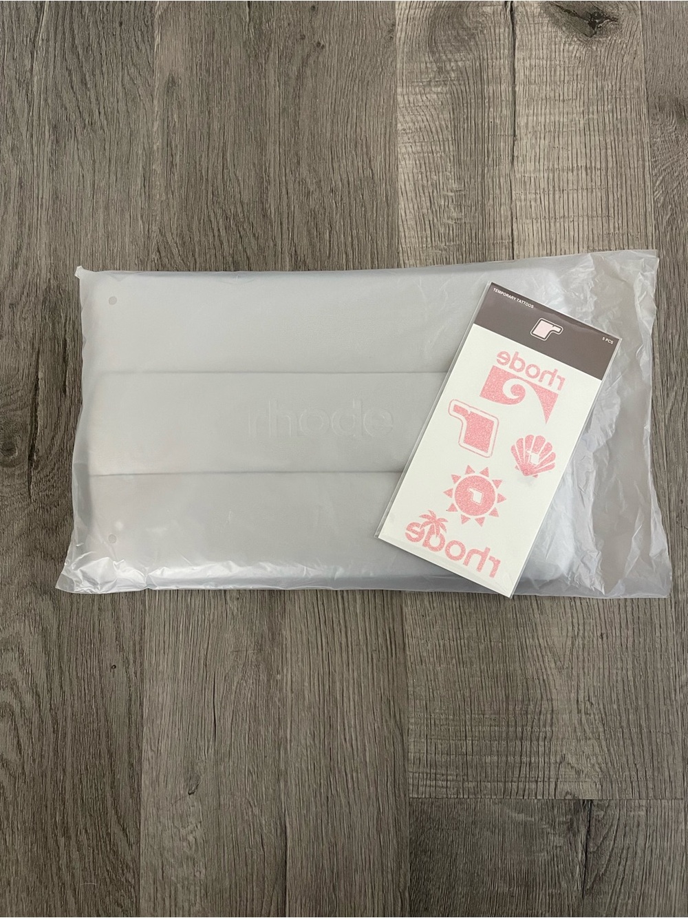 NIP Rhode Hailey Bieber Signature Gray Bubble Bag - Picture 2 of 7